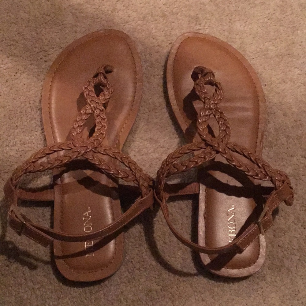 Like new brown sandals